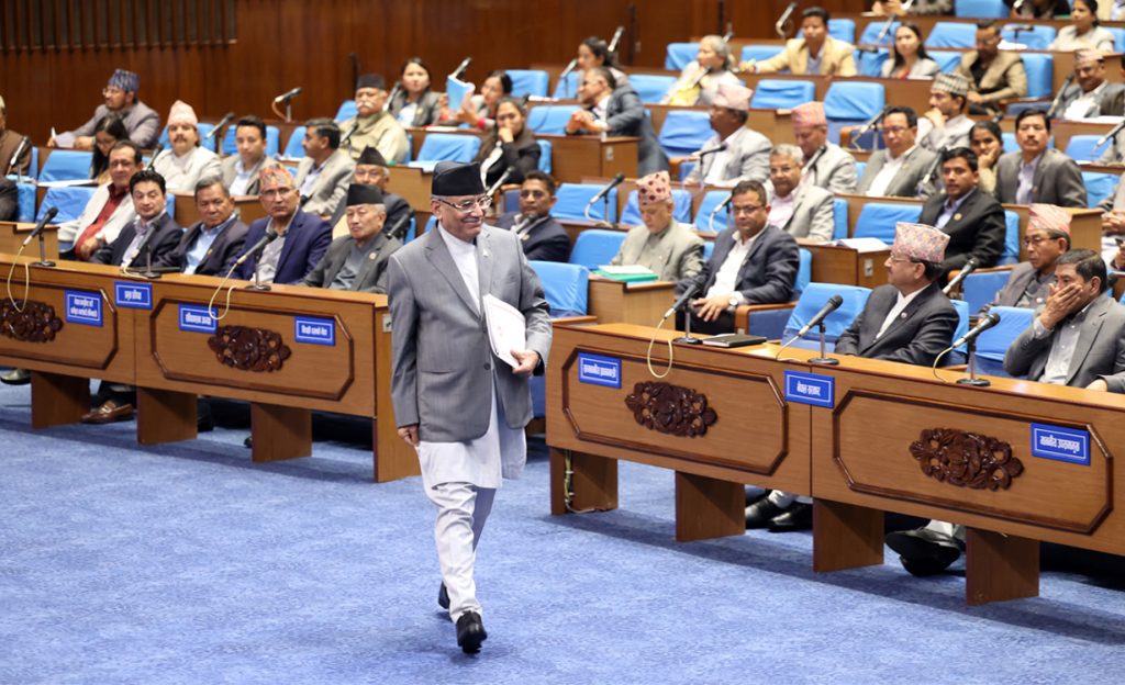 प्रधानमन्त्रीको दोहोरो रवैया:  प्रतिवेदन गोप्य राख्न मुद्दा हाल्ने, सदनमा सार्वजनिक गर्ने प्रतिबद्धता जनाउने