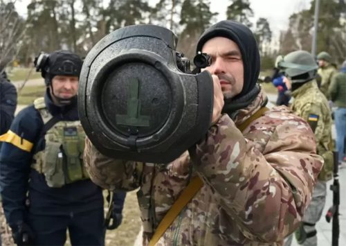 बेलायतले युक्रेनलाई कति शक्तिशाली हतियार दिइरहेको छ ?