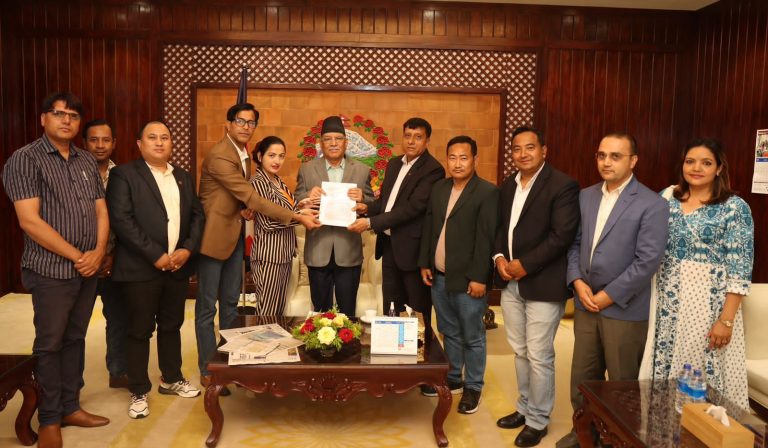 स्टक एक्सचेन्ज र ब्रोकर लाइसेन्स वितरण रोके आन्दोलनमा उत्रिने लगानीकर्ताको चेतावनी