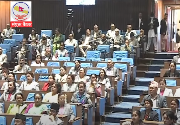मञ्जु खाँण संसद बैठकमा उपस्थित