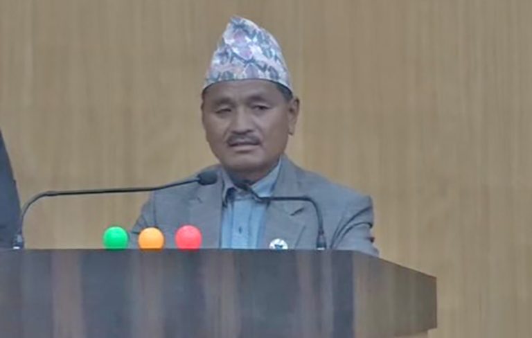 कोशीका उपसभामुख र एमाले नेतामाथि दुर्व्यवहार