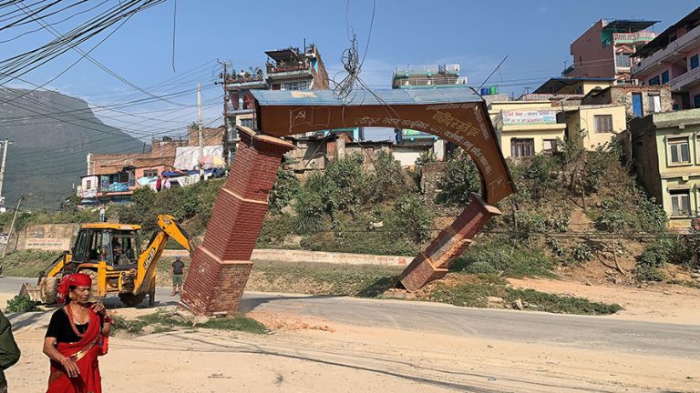 राजमार्ग विस्तारका लागि भत्काइयो शहीदगेट