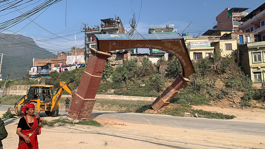 राजमार्ग विस्तारका लागि भत्काइयो शहीदगेट