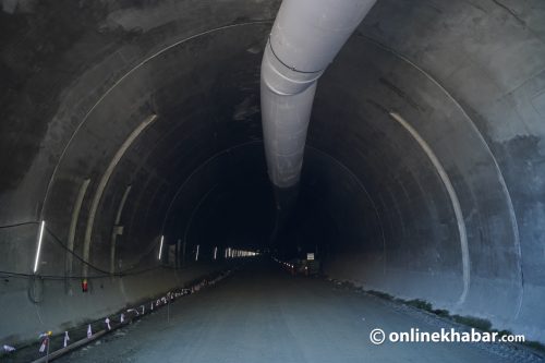 यसरी बन्दैछ नागढुङ्गामा सुरुङमार्ग (तस्वीरहरू)