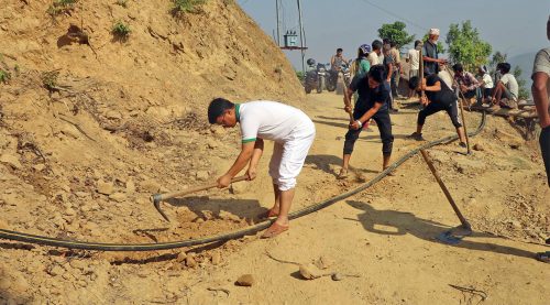 श्रमदान गरेर तिर्खा मेट्ने प्रयास