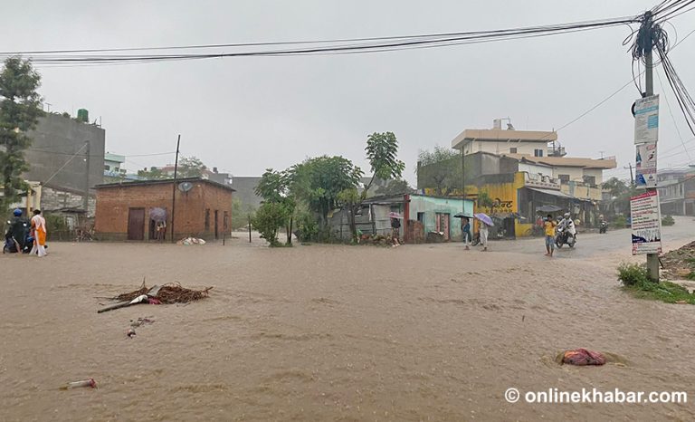 भारी वर्षाले दाङको घोराही जलमग्न (तस्वीरहरु)