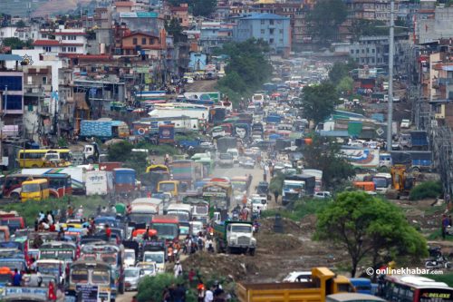 २० वर्ष पुराना गाडी हटाउने निर्णयविरुद्ध ट्याक्सी, ट्रक र ट्यांकर चालकहरुको प्रदर्शन