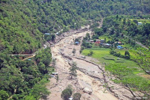 पूर्वी नेपालमा बाढी पहिरोको क्षति : मृतकको संख्या ८ पुग्यो, २८ जना अझै बेपत्ता