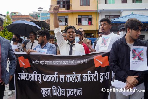 कोटाभन्दा बढी भर्ना गरेको भन्दै चक्रबर्ती हबि कलेजमा प्रदर्शन