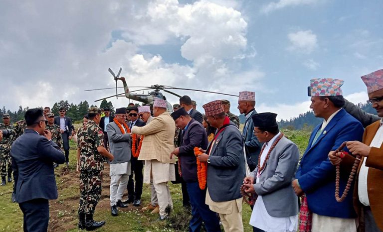 गङ्गा दशहरा मेला उद्घाटन गर्न प्रधानमन्त्री प्रचण्ड खप्तडमा