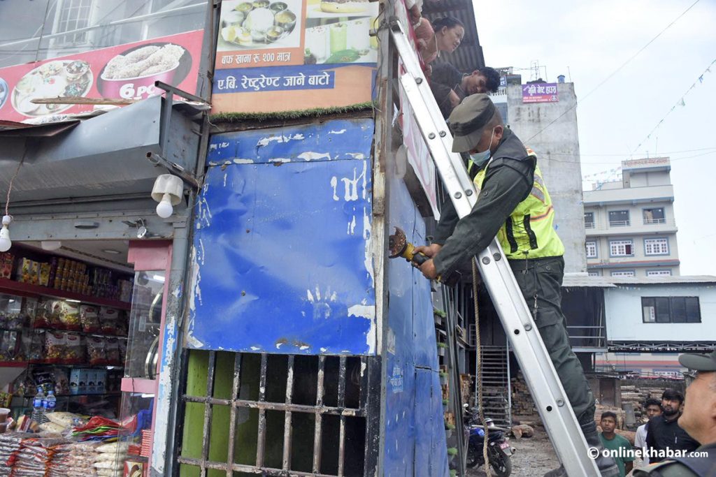 बसपार्कभन्दा बाहिरका टिकट काउन्टर हटाउन सुरु