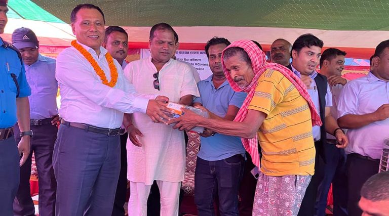 विपन्न वर्गलाई निःशुल्क विद्युत् मिटर वितरण