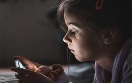 जब बालबालिका एकोहोरिने, एक्लै बोल्ने गर्छन्