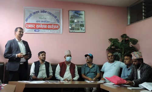 क्रसर व्यवसायी भन्छन् : कि अवैध भनिदेऊ, कि नवीकरण गरिदेऊ