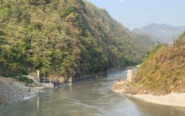 मुग्लिन–नारायणगढ खण्डको पहिरोले सम्झाउँछ घुमाउनेको अलपत्र पुल   