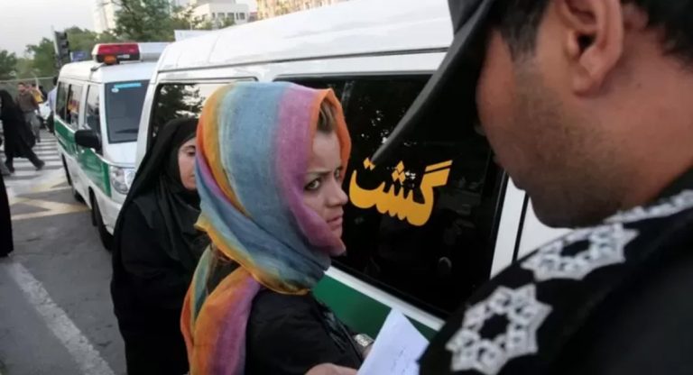हिजाब नलगाउनेलाई कारबाही गर्न ईरानी सडकमा फेरि प्रहरी परिचालन