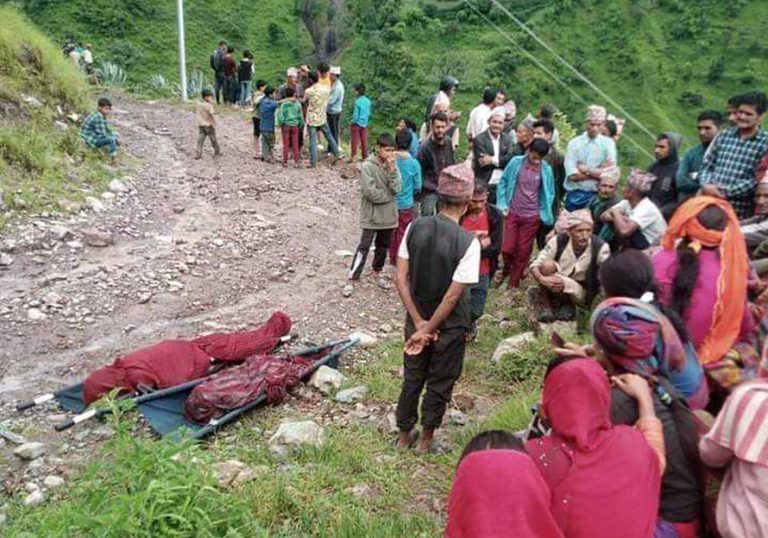 रुकुममा पहिरो खस्दा २ जनाको मृत्यु, एक घाइते