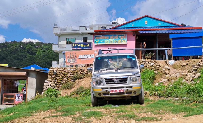 शिक्षा समन्वय इकाइ रुपन्देही प्रमुखको गाडी प्रहरी नियन्त्रणमा