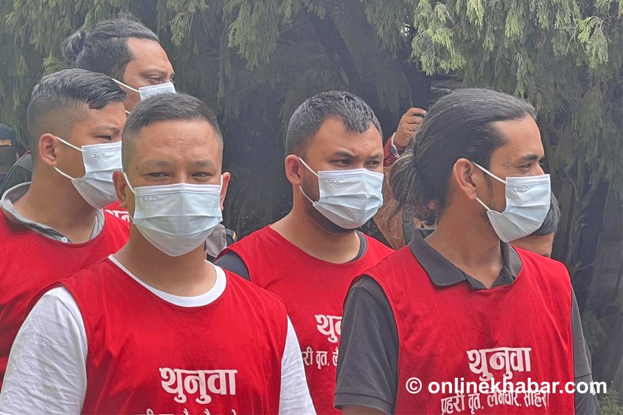 प्रहरीले हत्कडीसहित ठमेल घुमाएका सानुभाइलाई १० हजार धरौटीमा छाड्न अदालतको आदेश