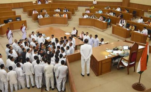 सांसदले पोर्न हेरेको विषयलाई लिएर भारतको त्रिपुरा विधानसभामा हंगामा