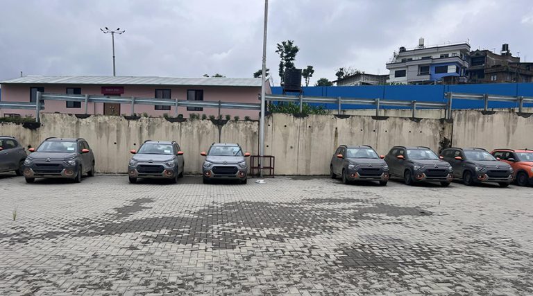 भन्सार जाँच पासका लागि पहिलो पटक १० वटा गाडी चोभार सुख्खा बन्दरगाह आइपुगे