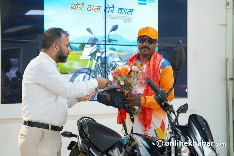 बजाज प्लाटिना बाइकमा साढे ४ लाख किलोमिटर यात्रा गर्ने सिन्धेलाई स्वागत