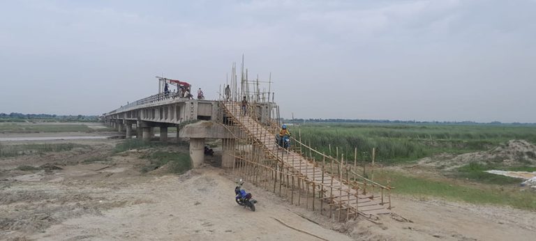 कमलामा काठको पुल : दूरी छोटियो तर स्थायित्व छैन