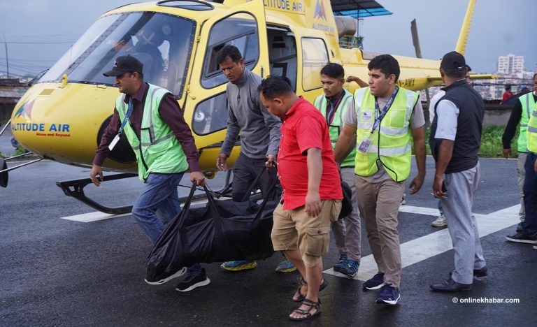 मनाङ एयरको हेलिकप्टर दुर्घटना : सबै शव काठमाडौं ल्याइयो, पोष्टमार्टम गरिंदै