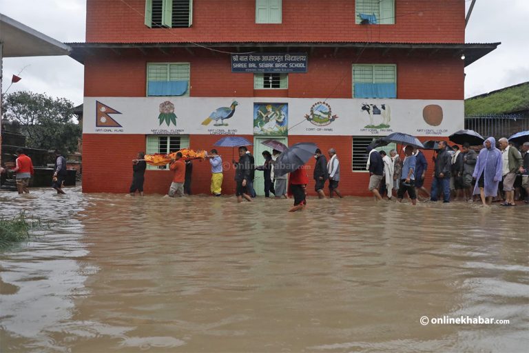 भक्तपुरको डुबान तस्वीरमा हेर्नुस्