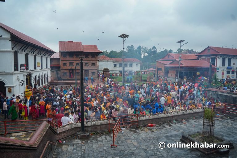 डेढ लाख भक्तजनले गरे पशुपतिनाथमा दर्शन