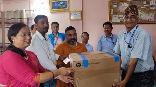 हेटौंडा उपमहानगरले दियो २० विद्यालयलाई कम्प्युटर