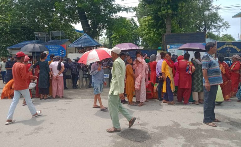 गर्भपतन गराउँदा महिलाको मृत्यु भएको भन्दै प्रहरी कार्यालय घेराउ