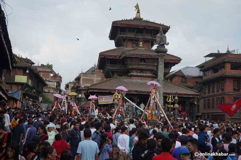 भक्तपुरमा मनाइयो गाईजात्रा (तस्वीरहरू)