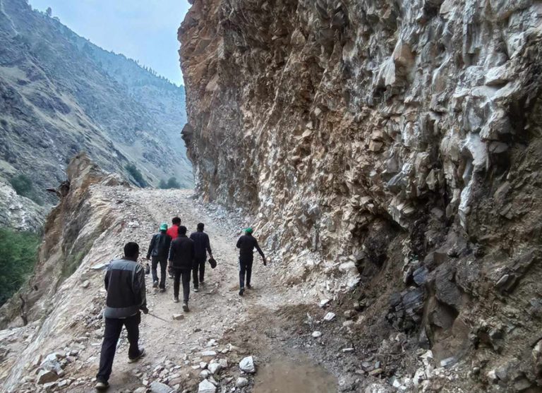 चीन जोड्ने गमगढी–नाक्चेलाग्ना सडक ७ वर्षमा १८ किमी मात्रै बन्‍यो