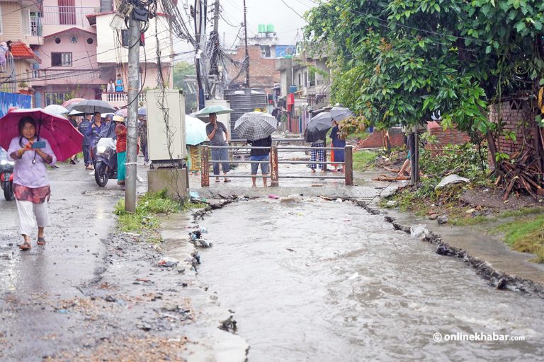 मानवअधिकार आयोगले भन्यो : खोलाको स्ल्याब हटाउँदा मानव जीवन नै जोखिममा