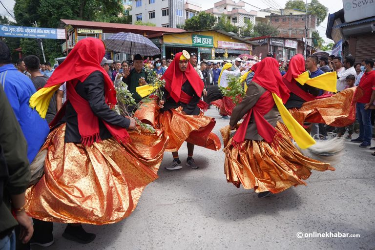 ताकुकोटका नेवार समुदायले काठमाडौंमा देखाए गाईजात्रा (तस्वीर)