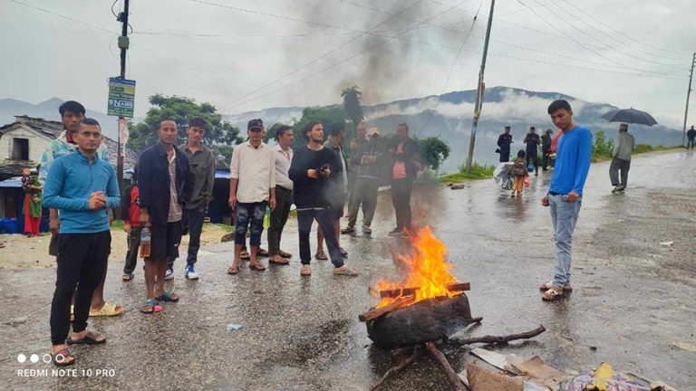 विनोद शाही हत्या प्रकरणका अभियुक्तलाई धरौटीमा छोडिएको भन्दै अछाममा प्रदर्शन