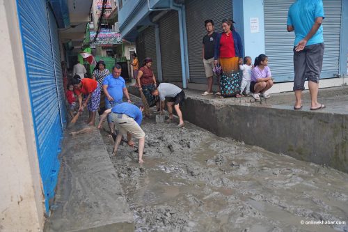 काठमाडौंको बसपार्क क्षेत्र पनि डुबानमा (तस्वीरहरू)
