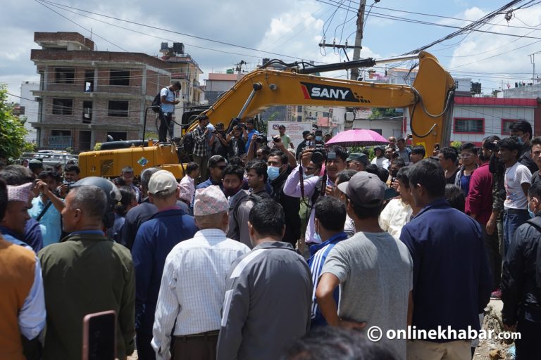 कपनको खोलामा काठमाडौं–बुढानीलकण्ठ आमनेसामने