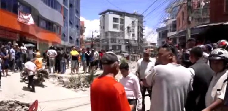 काठमाडौंको कपनमा महानगरको डोजर पुगेपछि स्थानीय आन्दोलित