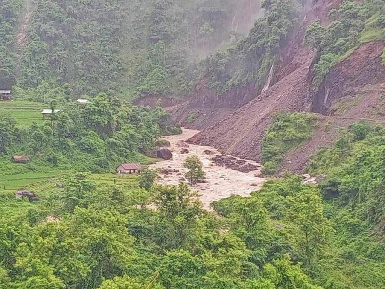 मकवानपुरमा पहिरोले घर पुर्दा १ जनाको मृत्यु, ६ बेपत्ता