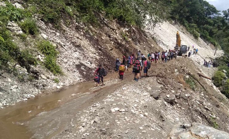 मनाङ जाने सडक : साँझ खुल्यो, बिहान अवरुद्ध  