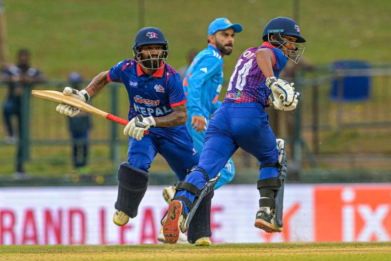 तस्वीरमा हेर्नुहोस् नेपाल र भारतबीचको क्रिकेट