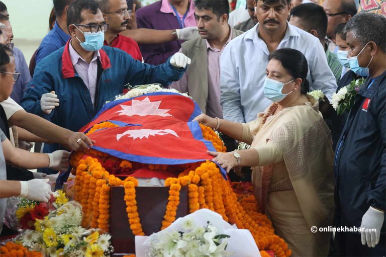 नेम्वाङलाई श्रद्धाञ्जली दिँदा भावुक बनिन् पूर्वराष्ट्रपति भण्डारी