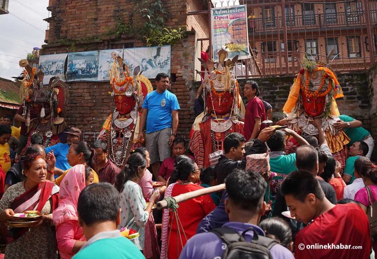 भक्तपुरमा पञ्चदान पर्व मनाइँदै (तस्वीरहरू)