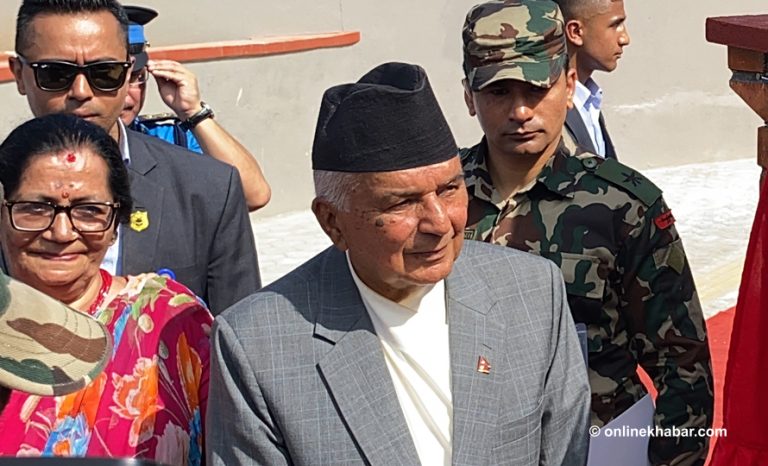 ७६(२) अनुसार सरकार गठन प्रक्रिया अघि बढाउन राष्ट्रपतिलाई कानुनविद्हरूको सुझाव