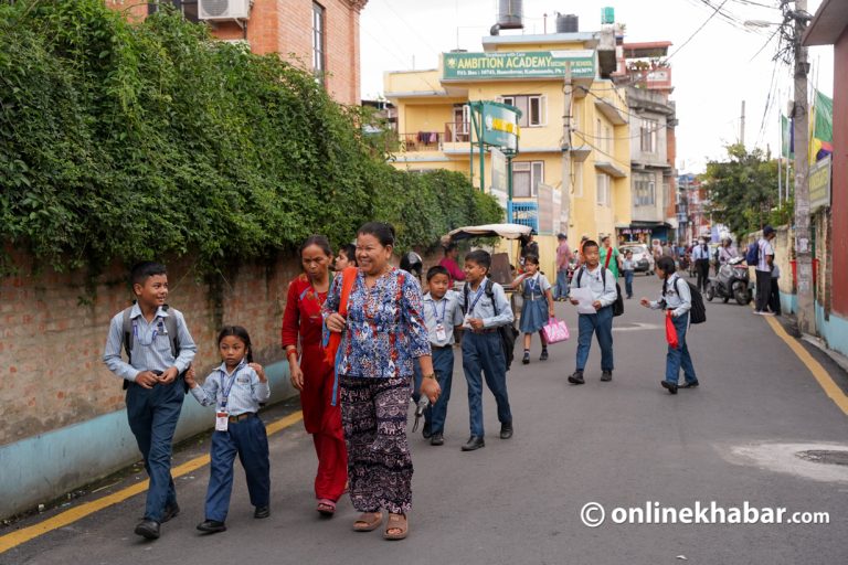 काठमाडौं महानगरको निर्णय : शिक्षकहरू भोलि विद्यालय हाजिर हुने, पर्सिबाट पटनपाठन