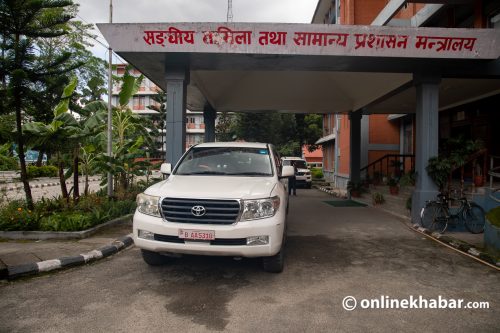 ३५ उपसचिव र ४० अधिकृतको सरुवा, को कहाँ पुगे ?