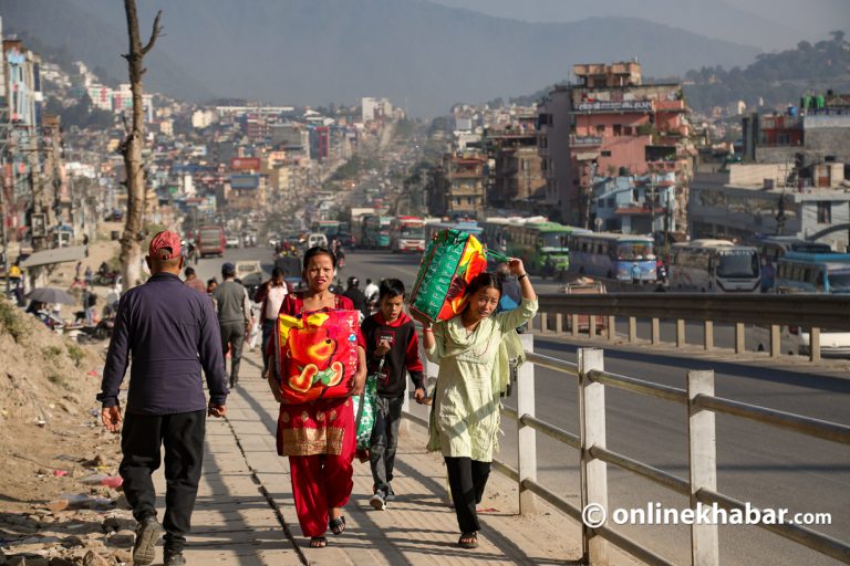 दशैंमा घर फिर्तीको हतारो (तस्वीरहरू)