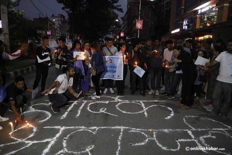 इजरायलमा मारिएकाप्रति श्रद्धाञ्जली अर्पण गर्दै दीप प्रज्वलन